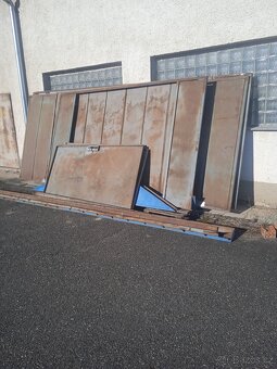 Prodám plechovou garáž - 2