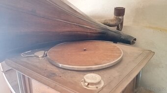 Prodám starožitný gramofon - 2