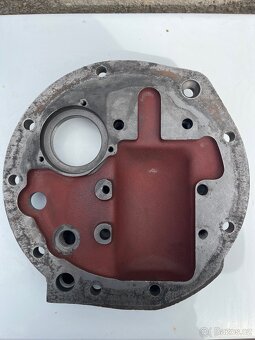 Víko hydrauliky zetor - 2