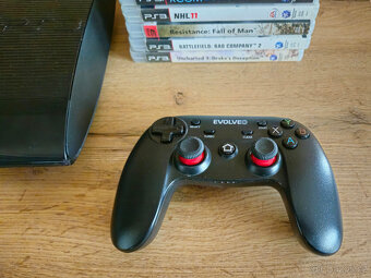 PS3 Super Slim + 8 her - 2