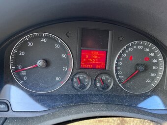 VW Golf 5 - 2