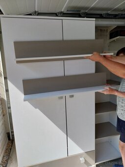 Dětský pokoj:Skříň,poličky postel, postýlka ,matrace . - 2