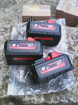Milwaukee baterie M18 a nabijecky M12 a M18 - 2
