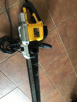 Prodam stavebni pilu dewalt dwe398 - 2