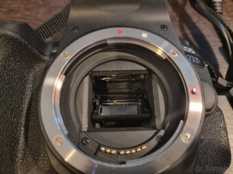 Canon EOS 77D - 2