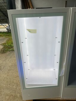 Podsvícená policová skříňka - skoeněné police - 2
