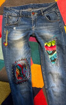 DESIGUAL DÁMSKÉ SLIM STREČOVÉ DŽÍNY W 30 - 2