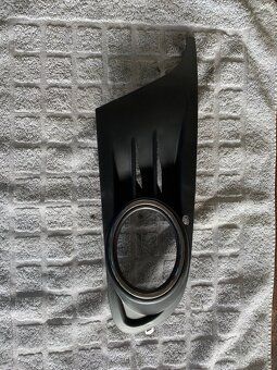 Pravá mřížka předního nárazníku VW golf 6 - 2