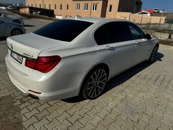 BMW 750Li V8 4.4 - 2