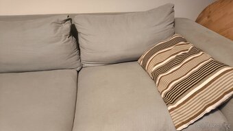 Bledě modrý gauč - 2