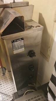 Gril na kebab nebo gyros - 2