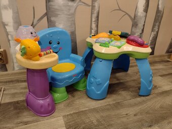 Prodám hrací stoleček a židličku Fisher Price - 2