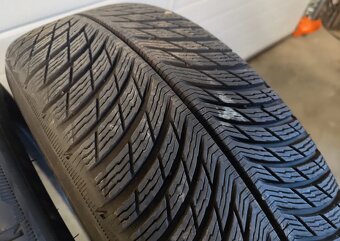 Zimní pneu 235/60/18 R18 Michelin (7,5-8mm) - 2