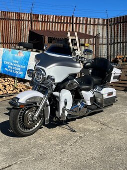 Harley Davidson FLHTCU Ultra Classic Electra Glide - 2
