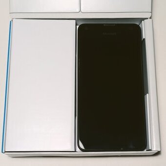 Microsoft Lumia 550, mobilní telefon - 2