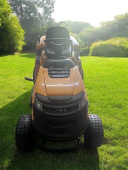 Bateriovy zahradni traktor Estate 584e - 2
