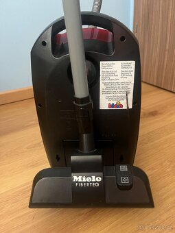Vysavač Miele a žehlička Bosch - 2