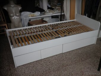 Bílá postel 90x200 cm s úložným prostorem - 2