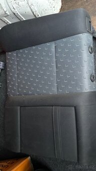 Octavia 1 zadní dělené sedačky za odvoz - 2