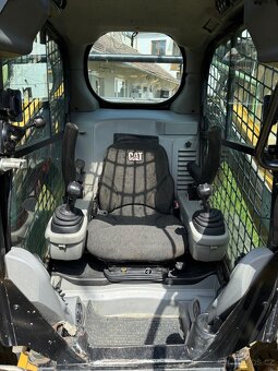 Smykový nakladač CAT 262 C2 rv 2013 po velkém servisu - 2