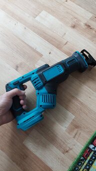 Aku oscasova pila, baterka z Makita - 2