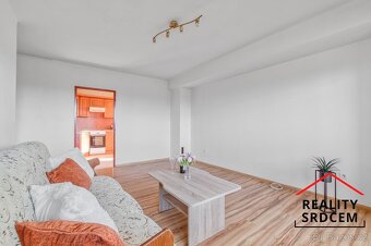 Pronájem bytu 2+1 s lodžií i balkonem, 60 m2, Žižkova, Karvi - 2