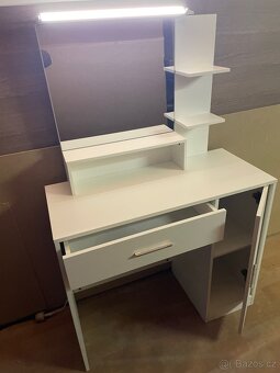 Toaletni stolek se světlem - 2