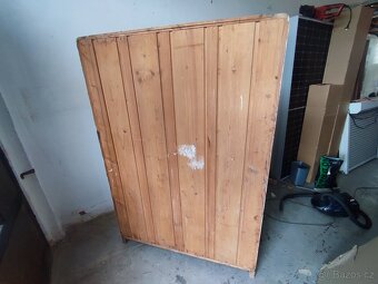 Stará dřevěná skrin - 2