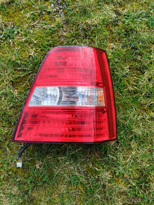 Prodám na Kia Sorento Facelift 2006-2009 zadní lampy - 2