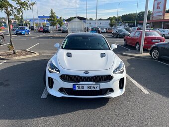 Kia Stinger - 2