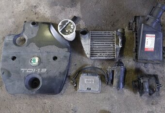 Levé zrcátko FAbia 1 - 9102 řidič - 2