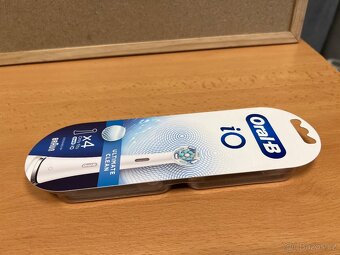 Náhradní kartáčkové hlavy Oral-B iO Ultimate Clean White 4ks - 2