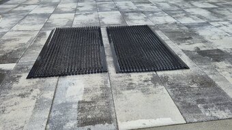 Černá venkovní čisticí kartáčová vstupní rohož - 2