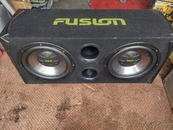 Subwoofer +zesilovač 900v - 2