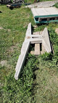 Betonový pingpongový stůl před renovací - 2