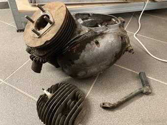 Motor ČZ 150C - 2