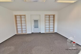 Nabízíme k pronájmu kancelář (1 místnost) o výměře 33 m2, ob - 2