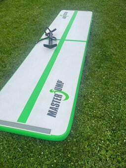 Prodám airtrack 4 m – MASTER JUMP + pumpa - 2