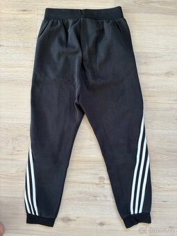 Parádní klučičí tepláky Adidas 11-12 let - 2