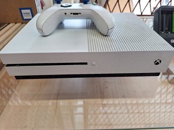 Xbox one S 1TB,DVD mechanika,1x ovládač,1x hra, nabíječka - 2