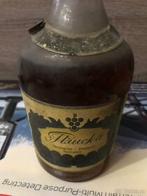 Stará láhev alkoholu - 2