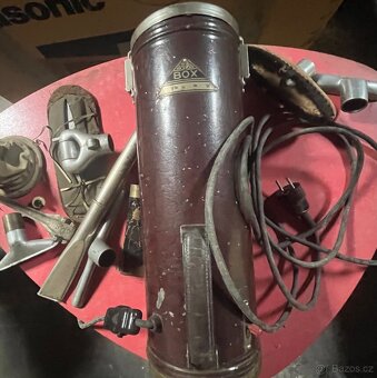 Starožitný vysavač v kufříku - 2