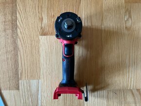 Rázový 1/2" utahovák Milwaukee M18 FIW2F12 - 2