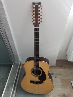 Dvanáctistrunná elektroakustická kytara Yamaha - 2