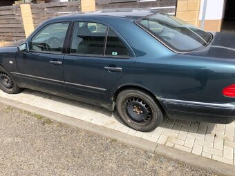 Mercedes e280 benzín - 2