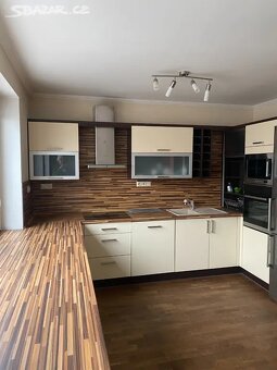 Moderní použitá kuchyně včetně spotřebičů - 2