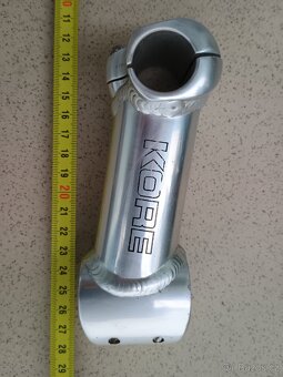 Představec Kore - 2