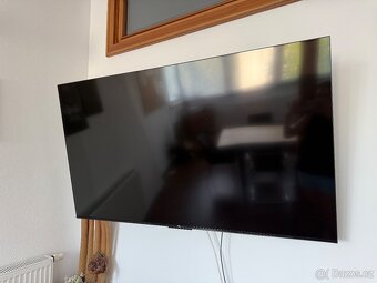 Televize TCL s držákem - 2