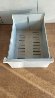 Plastové boxy-krabičky - stohovatelné - 2
