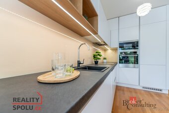 Pronájem, byty/3+kk, 93 m2, Za Karlínským přístavem 683/4, K - 2